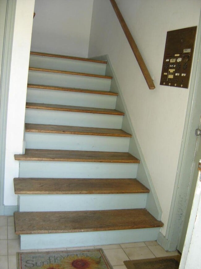 Building Photo - 23 S Lakeside Dr