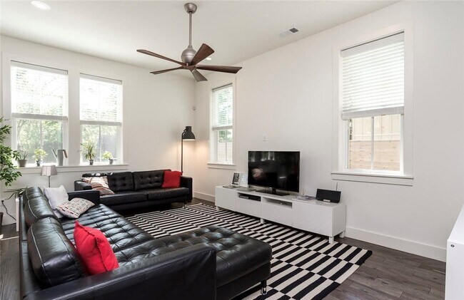 Foto del edificio - 306 NW H St