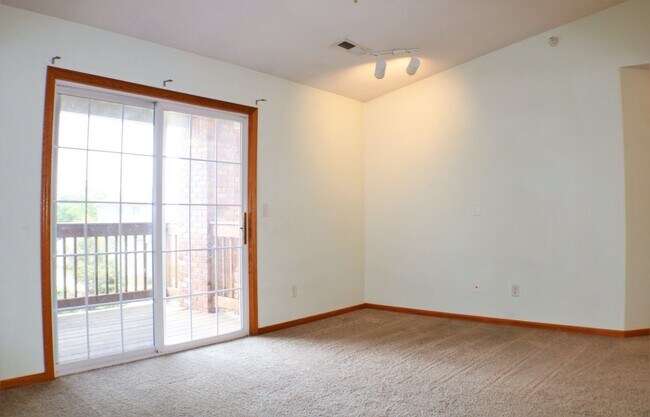 Foto del edificio - $1,195 | 2 Bedroom, 1 Bathroom Condo | No ...