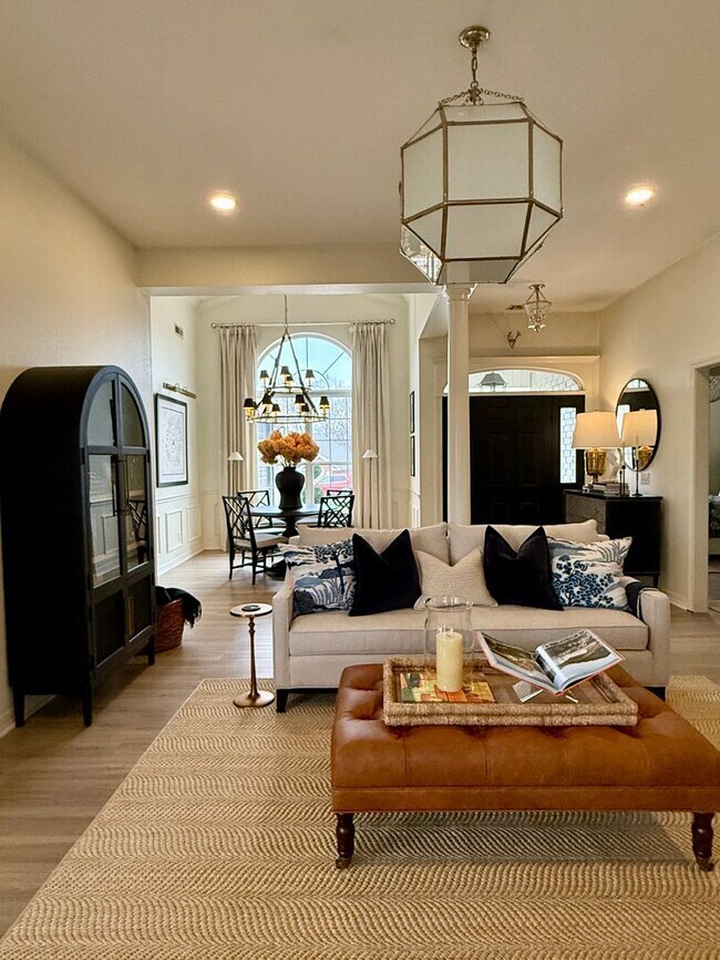 Foto del edificio - Available Mid-June! Stunning Home Near Col...