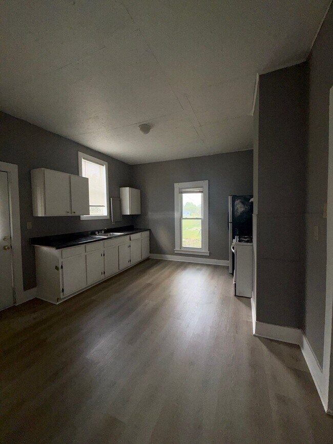 Building Photo - 134 Tuxedo Dr