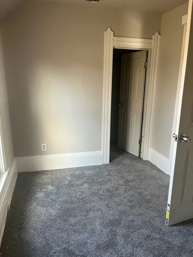 Foto del edificio - 8220 Sowinski Ave