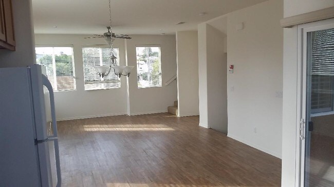 Foto del edificio - South Bay Urban Townhomes