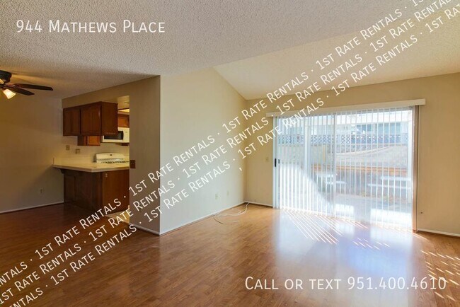 Foto del edificio - The perfect townhome!