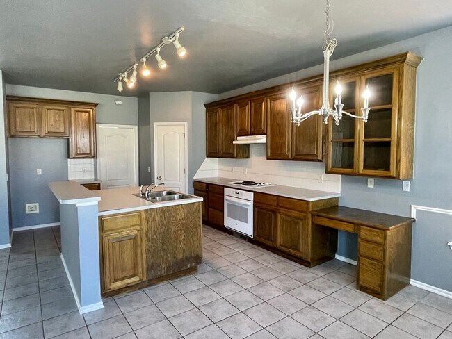 Foto del edificio - Large 3 Bed 3 Bath Home with an Office in ...