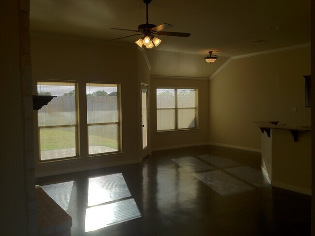 Foto del edificio - 3BR / 2BA Duplex in Hewitt, Texas | Midway ISD