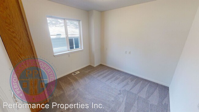 Building Photo - 2 br, 2 bath House - 621 9th Street