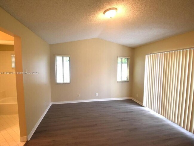 Foto del edificio - 9667 SW 3rd St