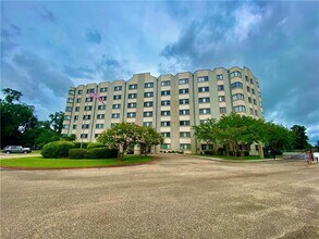 Building Photo - 11550 Southfork Ave