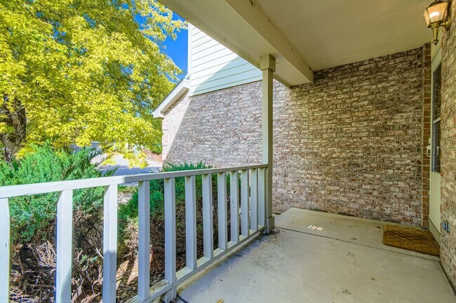 Building Photo - Bright & Spacious 3-Bedroom Home in Fox Run