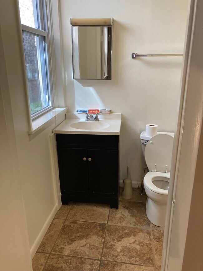 Building Photo - 462 Deer Ln