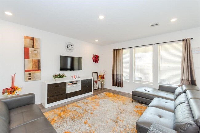 Foto del edificio - 5007 Dunstable Manor Ln