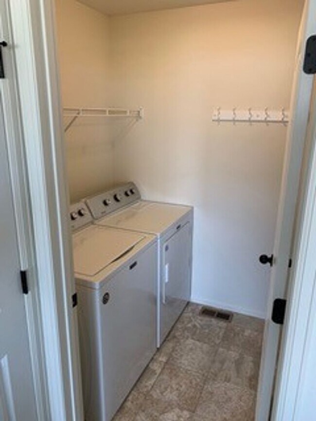 Foto del edificio - 3bd 2ba -  Ranch-Style Living in Northwest Loveland