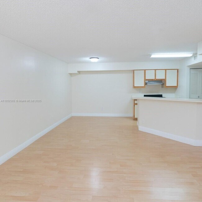 Foto del edificio - 9999 Summerbreeze Dr