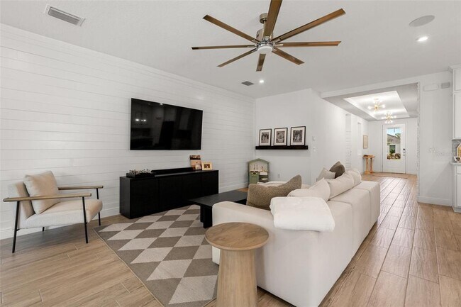 Building Photo - 5412 Silver Sun Dr