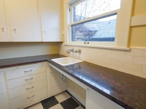Building Photo - 2 bedroom in Seattle WA 98102