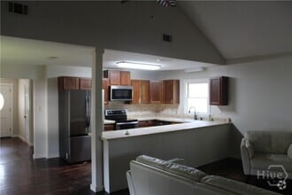 Building Photo - 146 Lincoln Cir