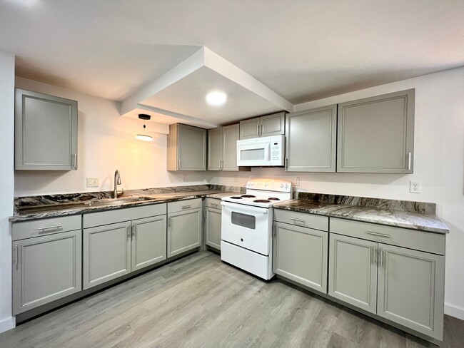 Foto del edificio - 1-Bedroom with Bonus Room! Housing Voucher...