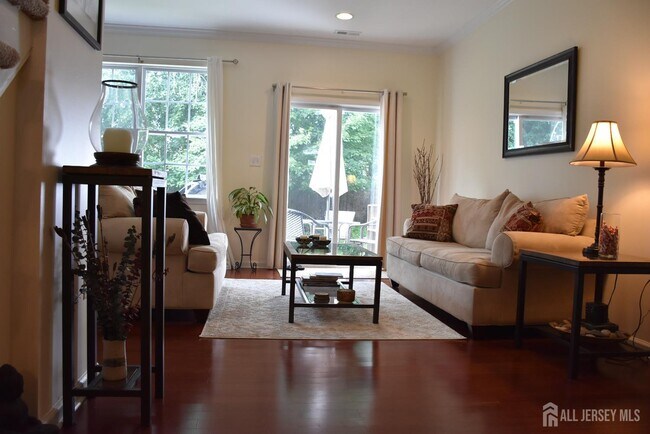 Foto del edificio - 65 Heath Ct
