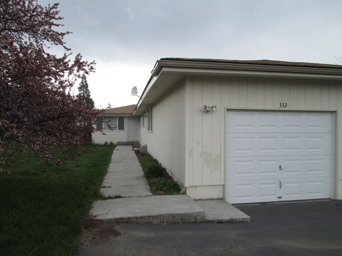 Primary Photo - 332 Cook Street