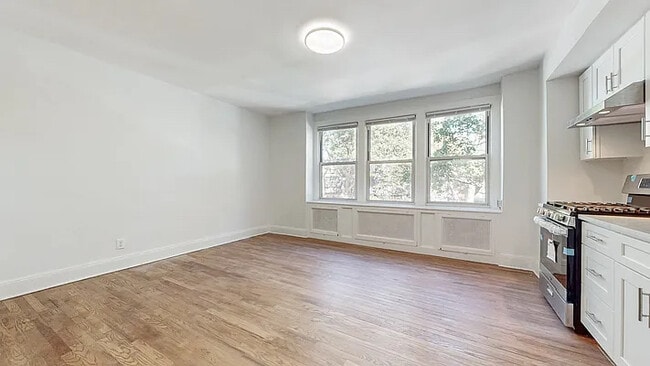 Foto del edificio - 68-28 Juno St