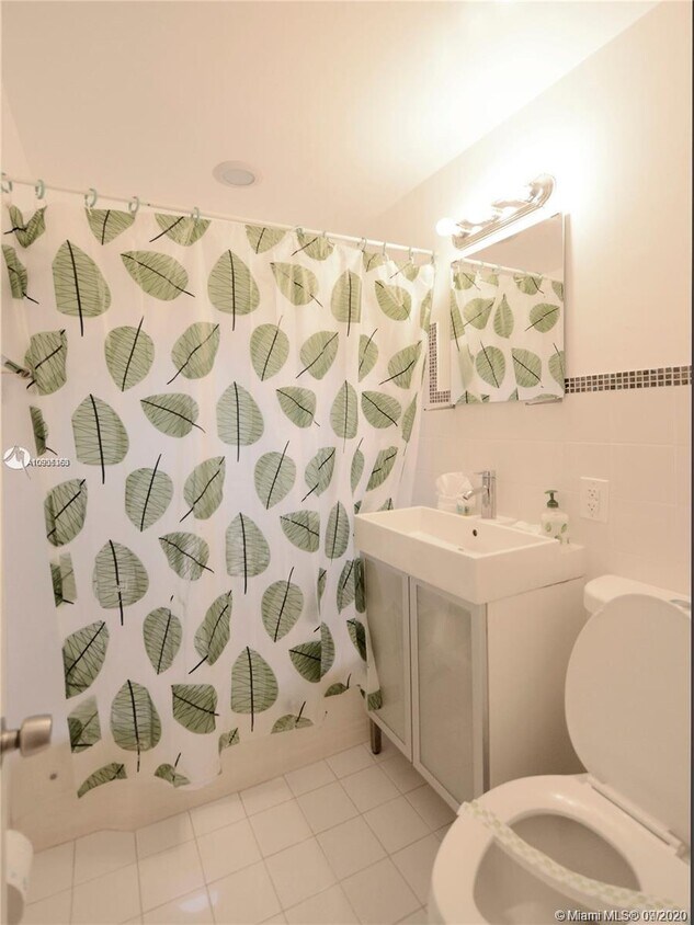 Building Photo - 700  Lenox Ave 6 Miami Beach Fl 33139