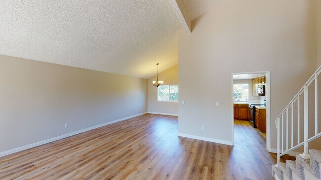 Foto del edificio - Spacious 4 Bedroom, 3 Bathroom Home in Wes...