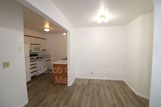 Building Photo - 639 Hoopes Ave