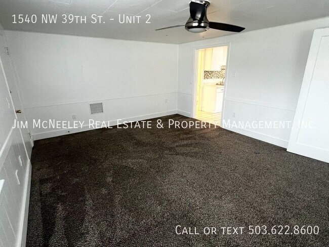 Building Photo - Cozy & Quiet 1 Bedroom Unit On Main Level