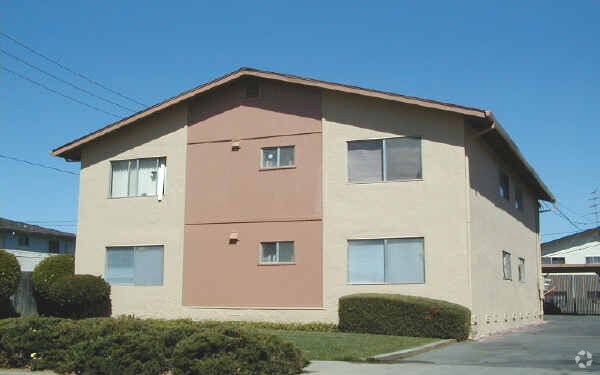Building Photo - 671 La Grande Dr