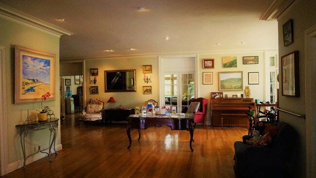 Foto del edificio - 430 Hot Springs Rd