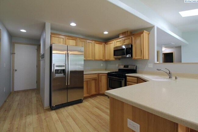 Foto del edificio - 3 bed, 2 bath Rambler w/ an Office in West...