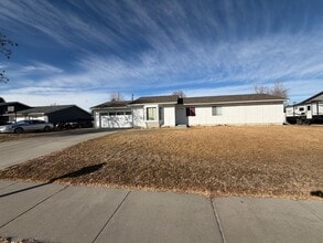 Building Photo - 2923 Lampman Dr