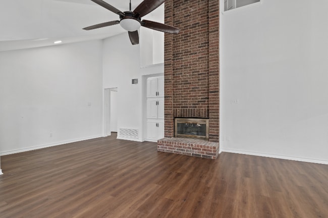 Photo - 18904 Whitewater Ln House