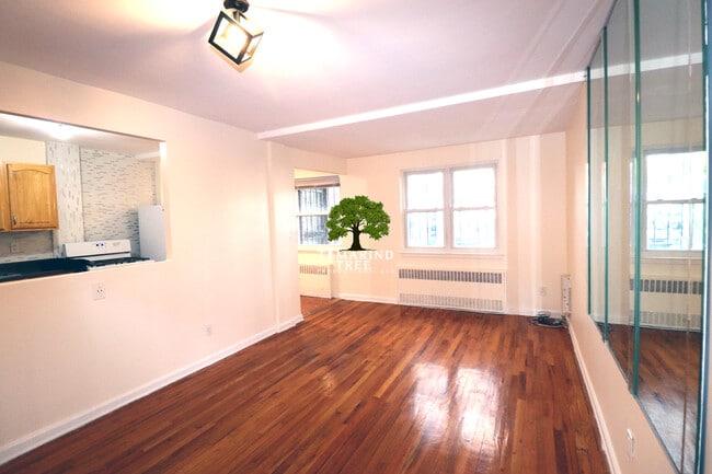 Building Photo - 1332 E 55th St