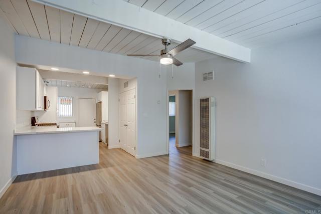 Building Photo - 956 W 10th Ave