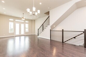 Building Photo - 5836 E Post Oak Ln