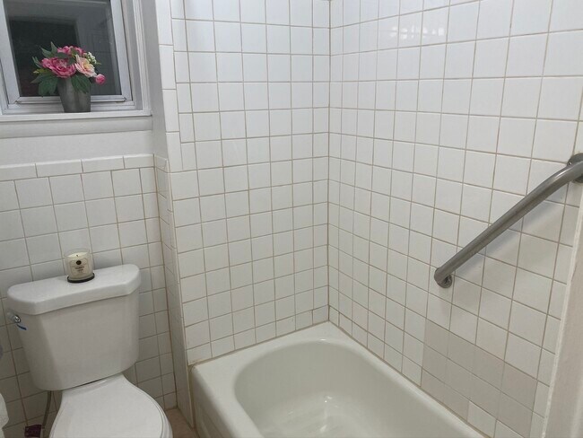 Building Photo - 1549 N 56th St