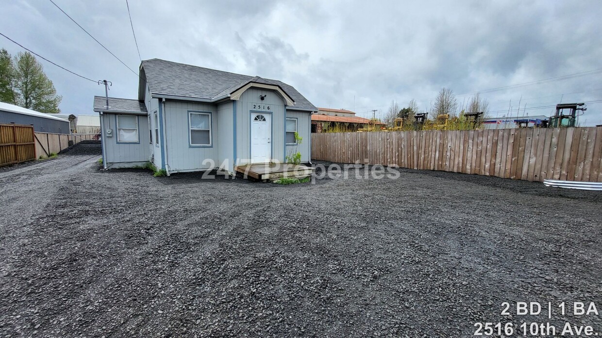 Primary Photo - Cozy 2BD | 1 BA with Parking - Forest Grove
