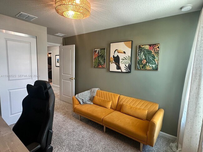 Foto del edificio - 5689 Mentmore Dr