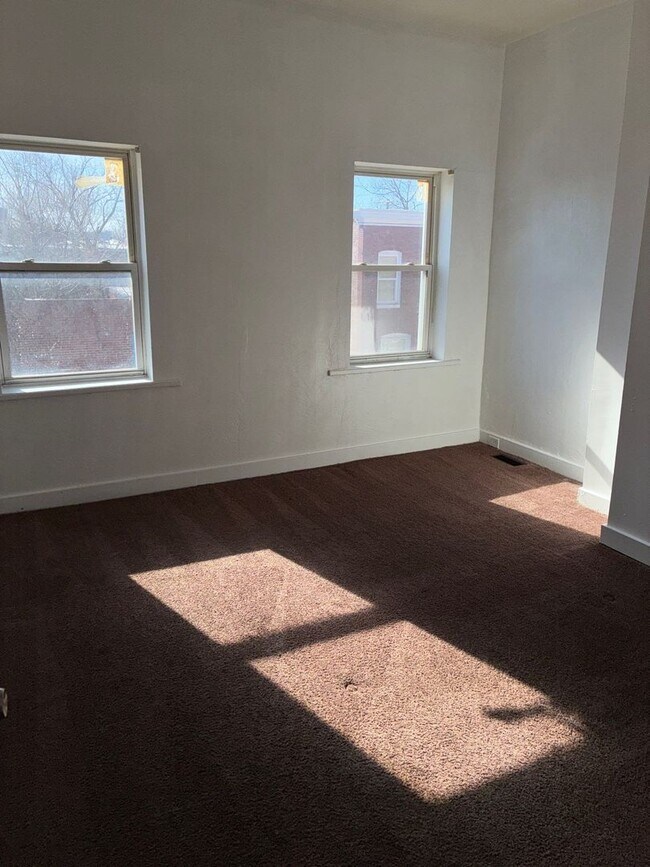 Foto del edificio - 1756 Carswell St