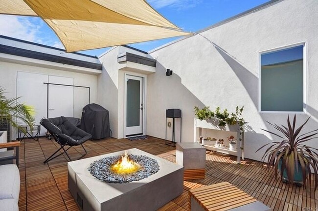 Building Photo - Discover this stunning 2-bedroom, 2-bath home in San Diego!
