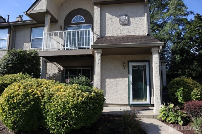 Foto del edificio - 1306 Commons at Kingswood Dr