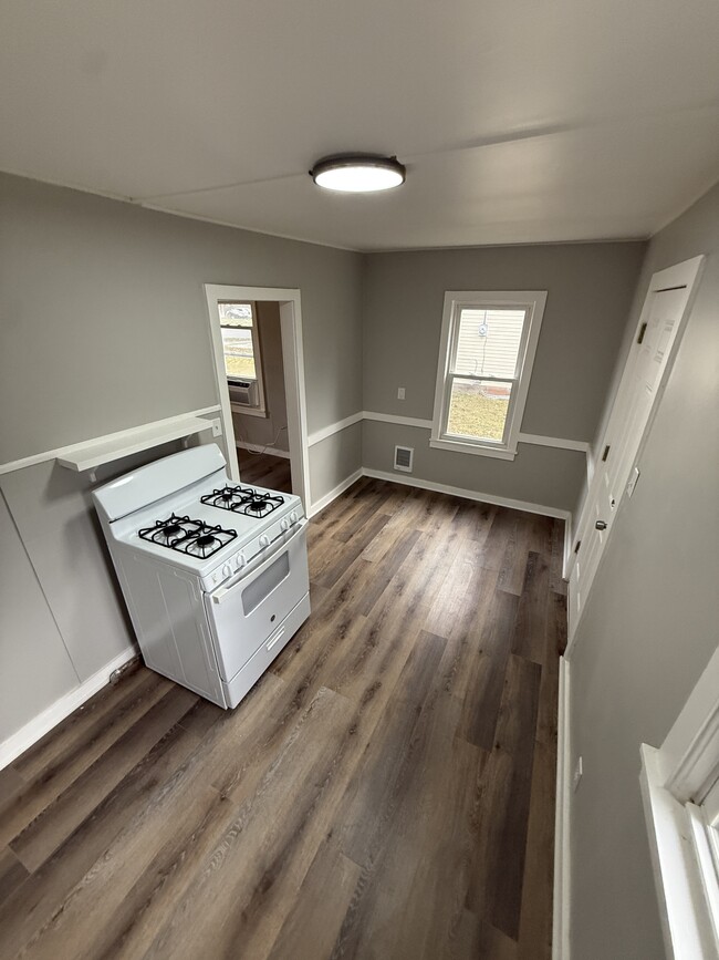 Building Photo - 1800 W Webster St