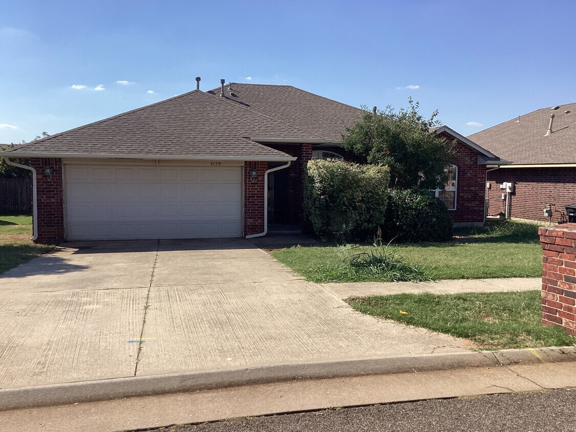 Foto principal - 4129 Queens Dr