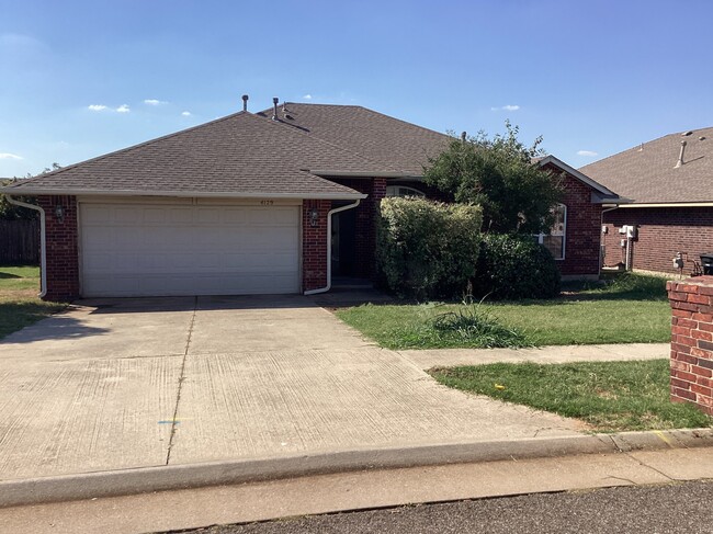 Building Photo - 4129 Queens Dr