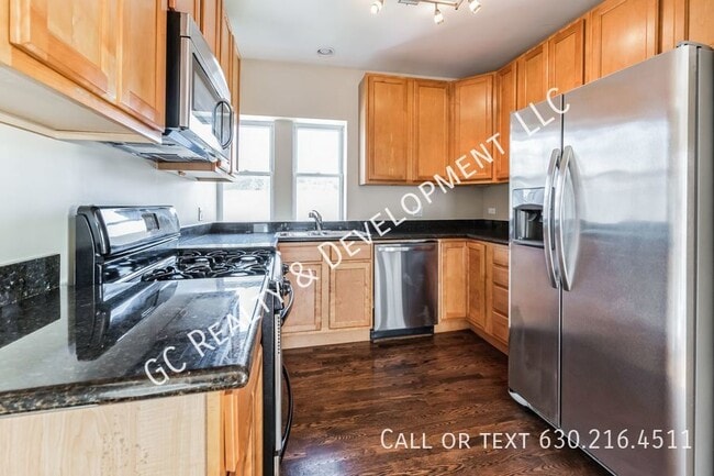Building Photo - ***VINTAGE PENTHOUSE CONDO / 2BDRM - 2BTH ...