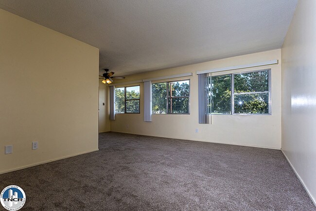 Foto del edificio - 10949 Pioneer Blvd