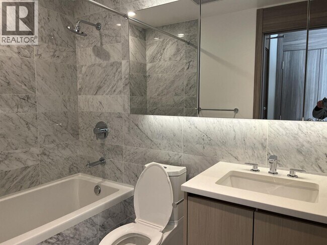 Photo du bâtiment - 4720 Lougheed Hwy.