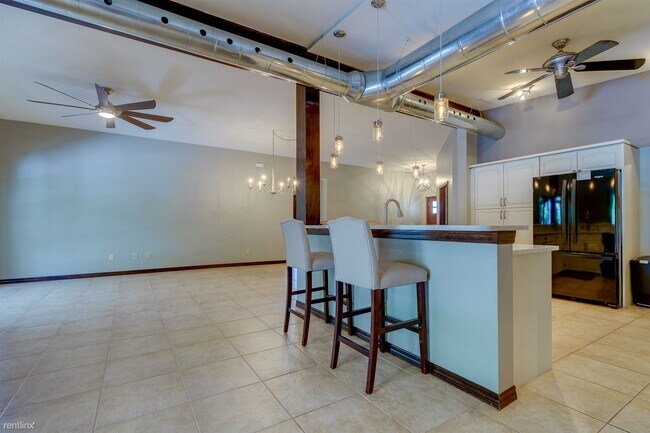 Building Photo - 3 br, 3 bath House - 215 Garden Circle